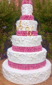 Wedding cake en pièce pontée de Camprini avec moulure ornementale, Chocolatier et pâtissier à Valbonne et Cannes